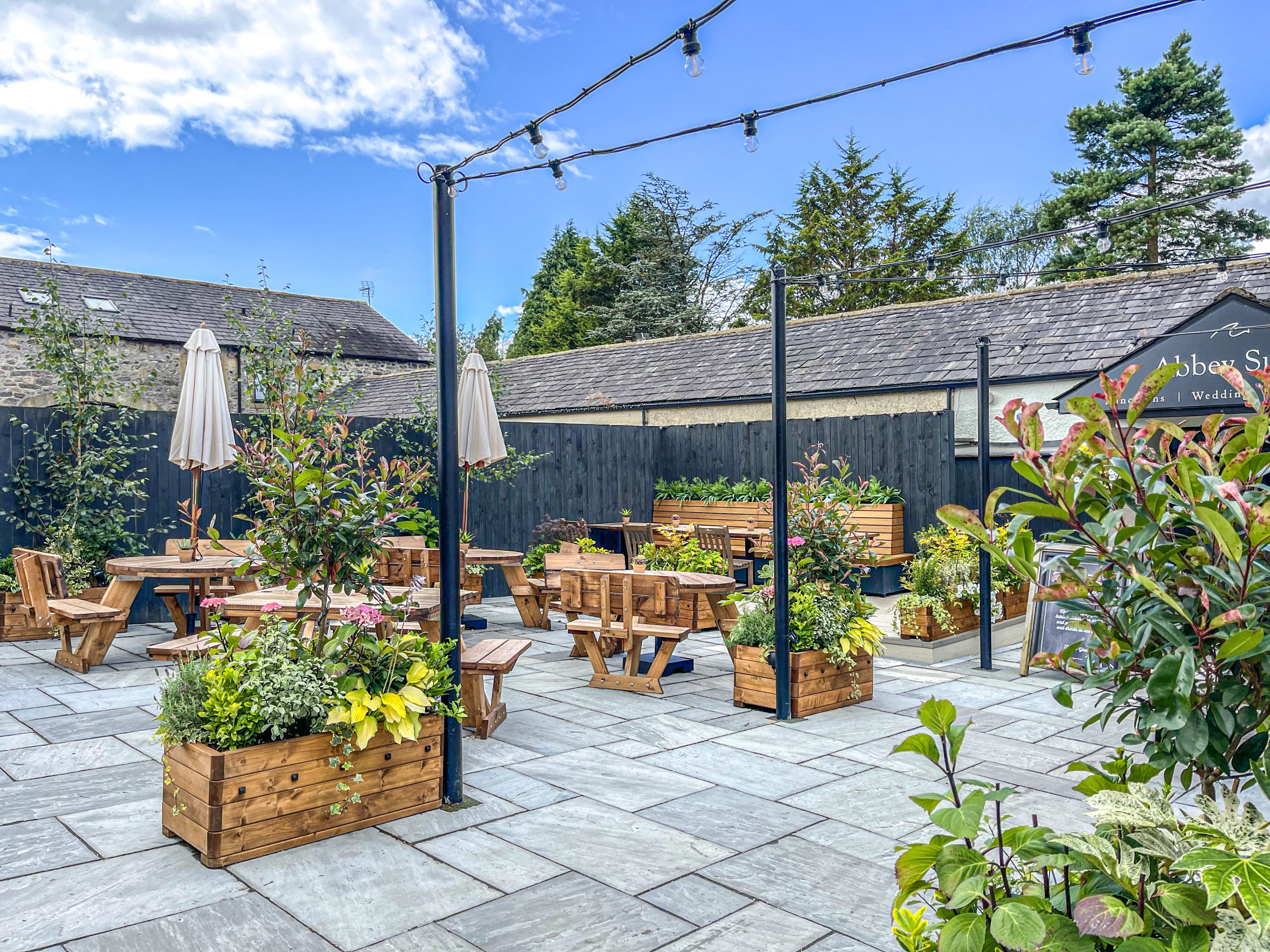 Outdoor Area, Spread Eagle